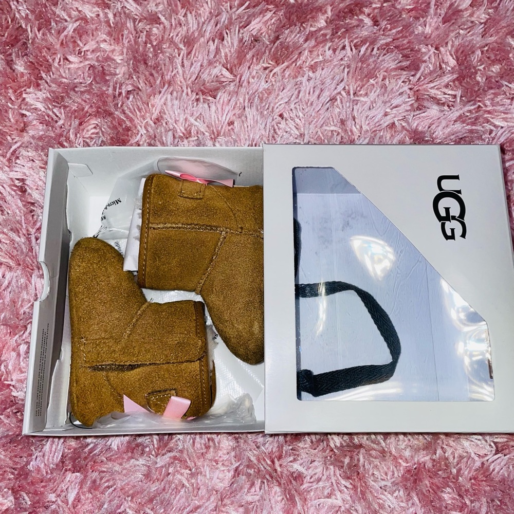 Infant Ugg boots Jesse Bow II Size 02/03 Small (6-12months)